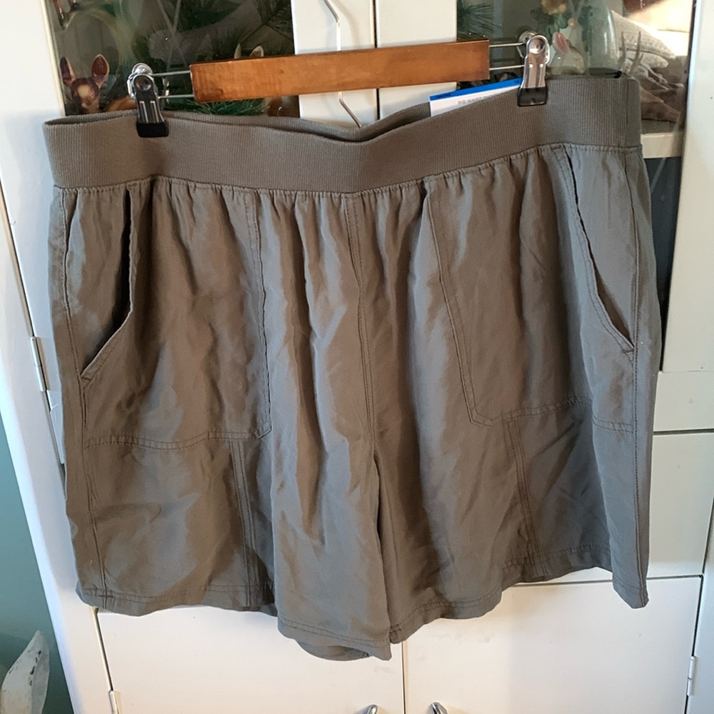 Style & Co. sz XL pull on mid rise shorts nwt